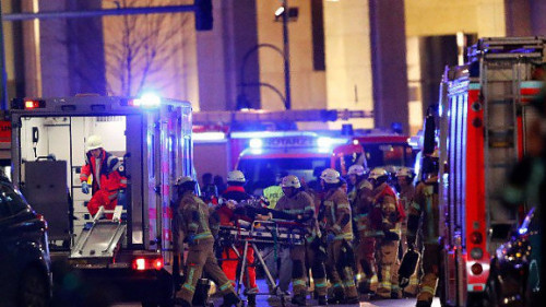 Ακόμα ελεύθερος ο δράστης της επίθεσης στο Βερολίνο