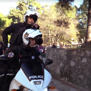 Η Ελληνική Αστυνομία διέγραψε το χιουμοριστικό, γιορτινό της Mannequin Challenge