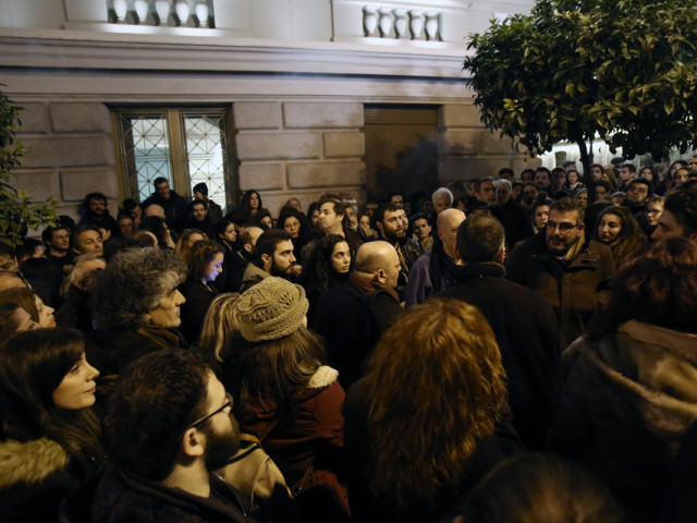 «Συνέβη στην Ελλάδα»: To Εθνικό Θέατρο παρουσιάζει ντοκουμέντα της σύγχρονης ελληνικής ιστορίας