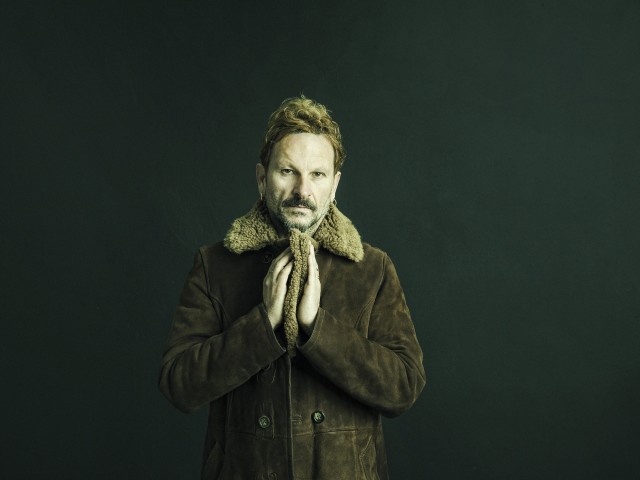 Μιχαήλ Μαρμαρινός: «Καλλιτέχνης χωρίς ενοχή δεν γίνεται. Πολιτικός χωρίς ενοχή γίνεται.»