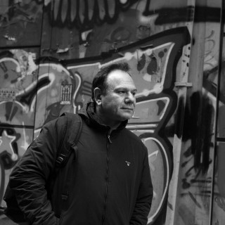 Τα αρχικά J.M. δεν σημαίνουν πάντα Johnny Marr. Σημαίνουν και John Malathronas.