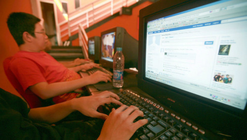 «Κολλάς» με τις ώρες στο Facebook; Μάθε εδώ με τι έχει να κάνει