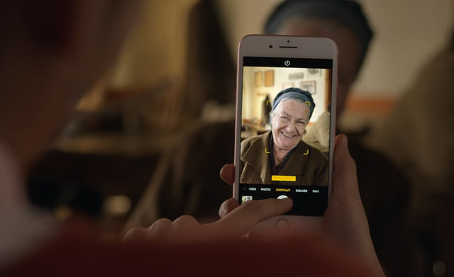 Αυτή είναι η πρώτη διαφήμιση της Apple στην Ελλάδα