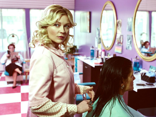 Ο Γιώργος Λάνθιμος ετοιμάζει σουρεάλ τηλεοπτική σειρά με πρωταγωνίστρια την Kirsten Dunst