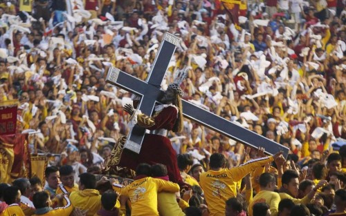 Ανθρωποθάλασσα στη Μανίλα για τον «μαύρο Ναζωραίο»