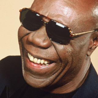 Manu Dibango: «Ακούμε λίγο αλλά καταναλώνουμε πολύ»