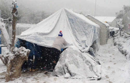 Ωραίο το χιόνι, αλλά στη Μόρια είναι διαφορετικά τα πράγματα