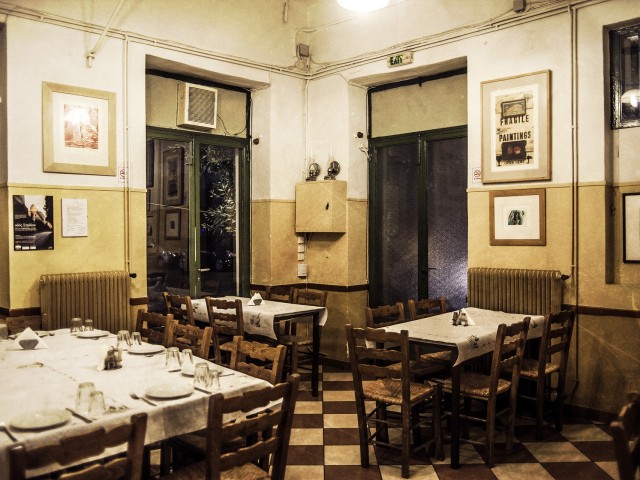 Οι Κυβερνήσεις Πέφτουνε, Μα ο Οικονόμου Μένει…