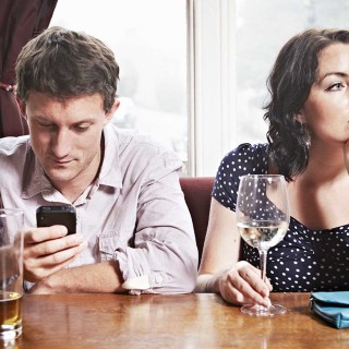 Παιδιά, προσέχτε το “phubbing”, κλείνει σπίτια…