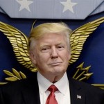 Σύμβουλος του Τραμπ ειρωνεύτηκε τον Γερουσιαστή Τζον Μακέιν επειδή πάσχει από καρκίνο