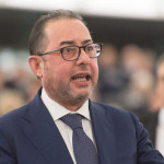 Τζ. Πιτέλα: «Να σταματήσει ο Σόιμπλε να κρατάει σε ομηρία την Ελλάδα και μια ολόκληρη ήπειρο»