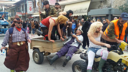 Απόκριες και Καθαρά Δευτέρα: «Γληγοράκης» στη Βόνιτσα και Γενιτσαρίστικος χορός στα Λεχαινά