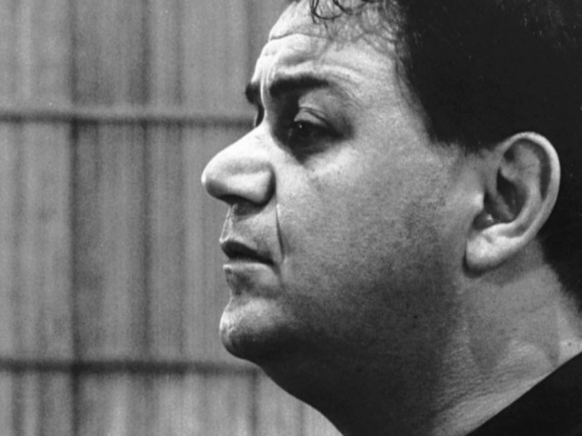 «Διαμαρτυρία κατά του Νεοναζισμού». Το κείμενο του Μάνου Χατζιδάκι που πρέπει να μάθουμε απ’ έξω