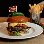 Το Hard Rock Cafe γιορτάζει την Chilly Day με το πιο πικάντικο burger