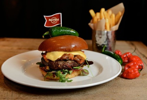 Το Hard Rock Cafe γιορτάζει την Chilly Day με το πιο πικάντικο burger