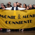 Η «Εσχάτη Κωμωδία» υψώνει τα ποτήρια της μαζί μας