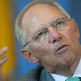 Απειλή ήττας Σόιμπλε στη διαμάχη για το δανειακό πρόγραμμα της Ελλάδας