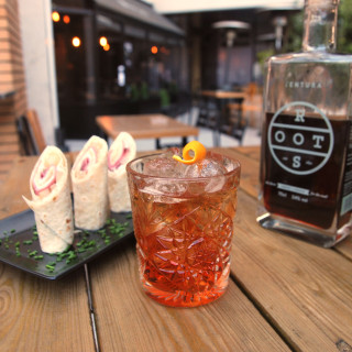 Απογευματινά Σαββατιάτικα food pairing με Roots ελαφριά cocktail στο Bootleg