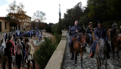 Πάνω στ’ άλογα θα ξεκινήσει η διεθνής έκθεση documenta 14