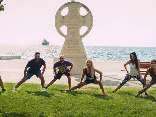 Δύο ομάδες στη Θεσσαλονίκη σε γυμνάζουν στην ύπαιθρο με θέα τον Θερμαϊκό