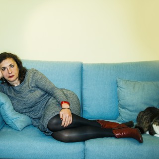 Ένα απόγευμα με τη Χίλντα Παπαδημητρίου και μια γάτα που τη λένε Νίτσα