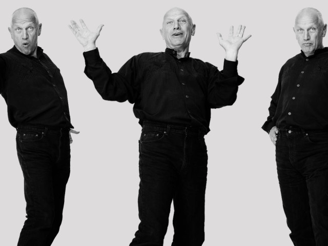 Στίβεν Μπέρκοφ: «Το θέατρο έχει γίνει άτολμο και το κοινό χυδαίο»