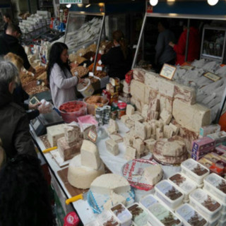 Πώς θα λειτουργήσουν τα καταστήματα την Καθαρά Δευτέρα