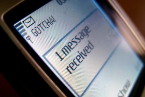 «Βοήθεια, έλαβα μήνυμα από πενταψήφιο νούμερο και λέει κάτι για χρεώσεις. Τι να κάνω»;