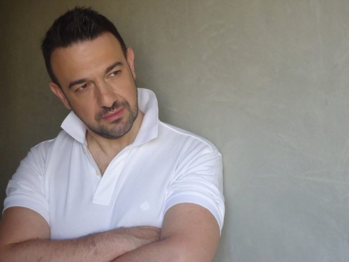 «Η ζωή τόσα πολλά…» είναι το νέο βιβλίο του Στέφανου Κόκκαλη