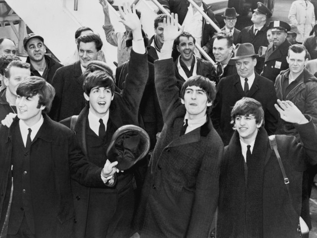 Στις 9 Φεβρουαρίου του 1964 οι Beatles εμφανίζονται για πρώτη φορά στην αμερικανική τηλεόραση, στο Ed Sullivan Show