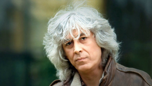 Σε λαϊκό προσκύνημα η σορός του Λουκιανού Κηλαηδόνη