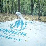 Μια σκηνή που διέμεναν πρόσφυγες μετατράπηκε σε… φόρεμα