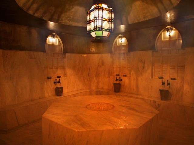 Στο al Hammam μπορείς να κάνεις χαμάμ με θέα την Ακρόπολη