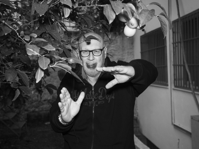 Η γυριστρούλα ζωή του Λάκη Παπαδόπουλου