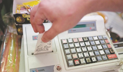 Τί αλλάζει σε πρόστιμα και αναστολή λειτουργίας επιχειρήσεων για τη μη έκδοση αποδείξεων