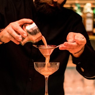 Δοκιμάσαμε τα νέα κοκτέιλ του Drunk Sinatra και του Rehab