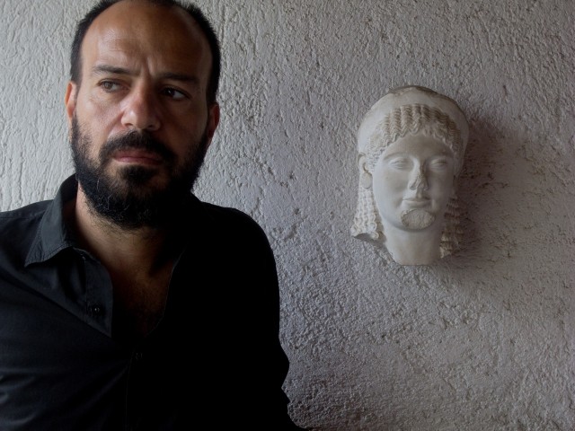 Ο Δούκας Καπάνταης δεν είναι σίγουρος αν τον έχει αποβλακώσει κάποιο βιβλίο