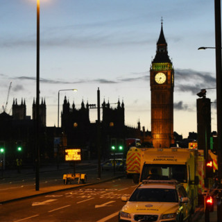 Μ. Βρετανία: Μια βαλίτσα γεμάτη ζαφείρια και άλλους πολύτιμους λίθους αξίας 1,12 εκ. ευρώ κλάπηκε από τρένο στο Λονδίνο