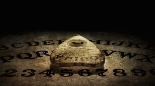 Ανατριχιαστικά «sleepover games» από όλο τον κόσμο.