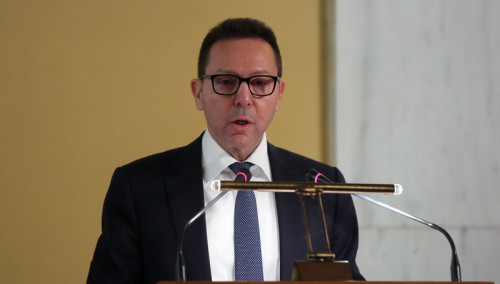 Στουρνάρας: Κινδυνεύουν να ανατραπούν όλοι οι στόχοι του 2017