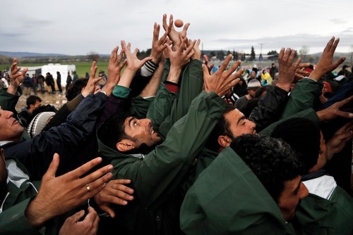 Αυστρία: Πρόσφυγες εγκαταλείφθηκαν ξυπόλητοι σε αυτοκινητόδρομο σε πολικές θερμοκρασίες