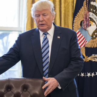 ΗΠΑ: Κατασκεύασμα των Δημοκρατικών αποκαλεί τις κατηγορίες για σεξουαλική παρενόχληση ο Ντόναλντ Τραμπ