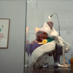 Μετά το δρώμενο με τον βράχο, ήρθε η ώρα να… κλωσήσει αυγά