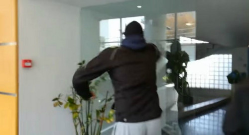 Αντιεξουσιαστές επιτίθενται σε εταιρεία επιχειρηματικής ανάπτυξης στην Καλλιθέα