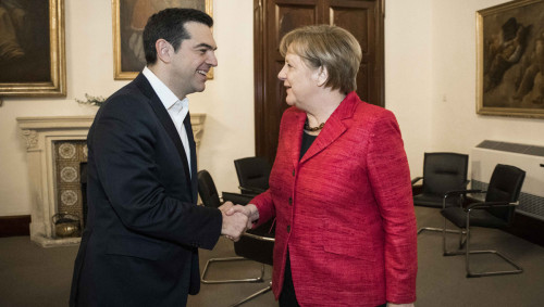 Μέρκελ σε Τσίπρα: «Εργάζομαι για τη λύση»