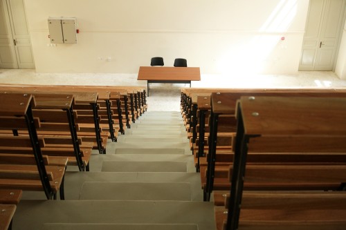 Προπηλακισμούς εναντίον της πρύτανεως στο Πανεπιστήμιο Πατρών