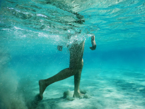 Φωτογραφία και κεραμικά βότσαλα στην νέα έκθεση του Μ. Χαλκιαδάκη