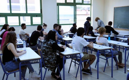Θα αρκεί το απολυτήριο λυκείου για την εισαγωγή στα ΑΕΙ;