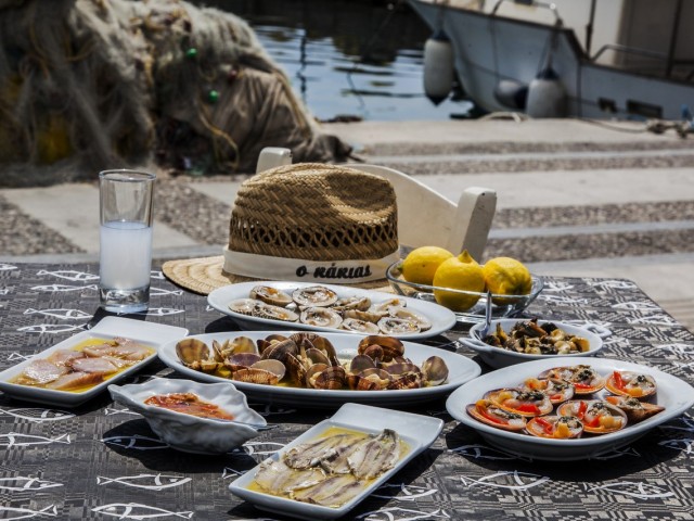 Ο «Κάκιας» στην Σαλαμίνα είναι ο βασιλιάς των φρέσκων οστράκων και ψαριών