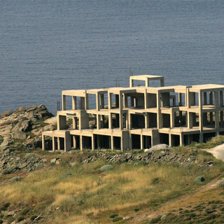 Στην Biennale Αυθαιρέτων αποθεώνεται η ελληνική αρχιτεκτονική